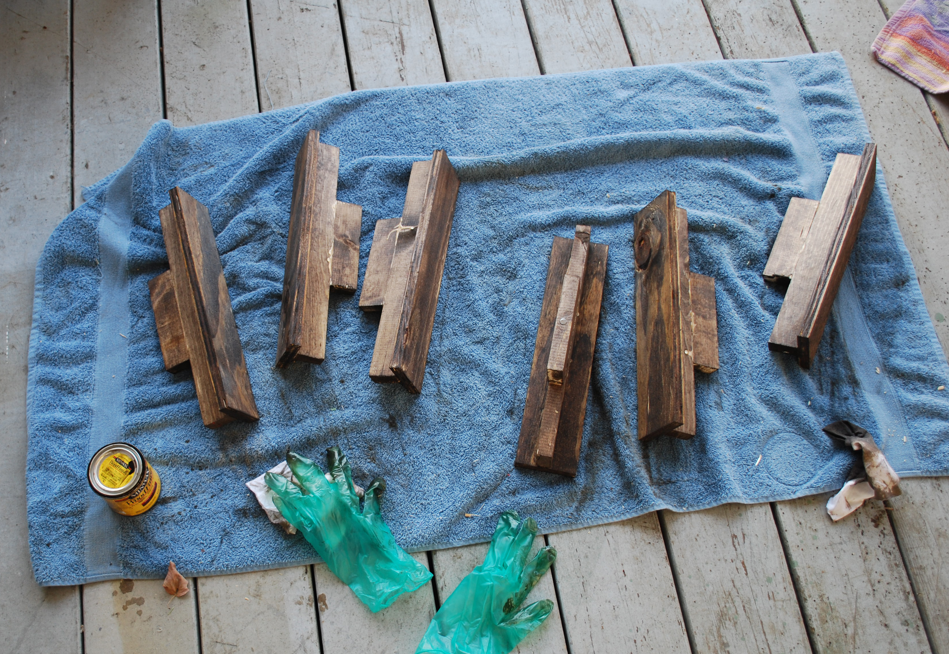 Staining pieces for a wine glass holder