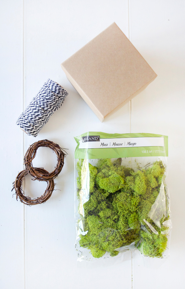 Moss Wreath Gift Toppers