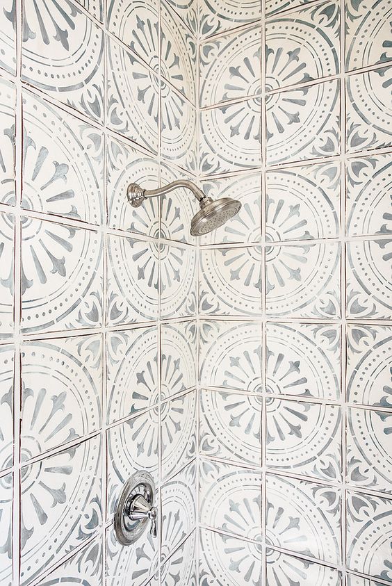 10 Gorgeously Tiled Bathrooms