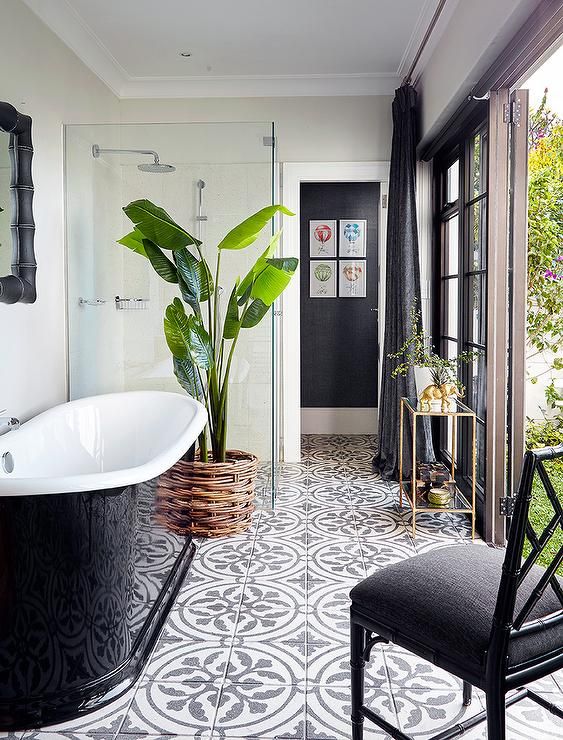 10 Gorgeously Tiled Bathrooms