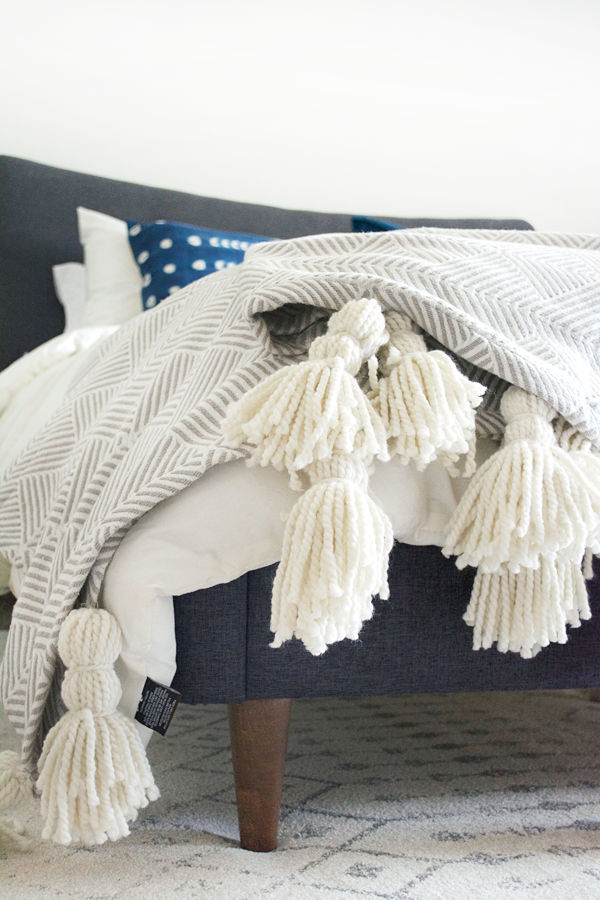 Chunky Tassel Throw Blanket