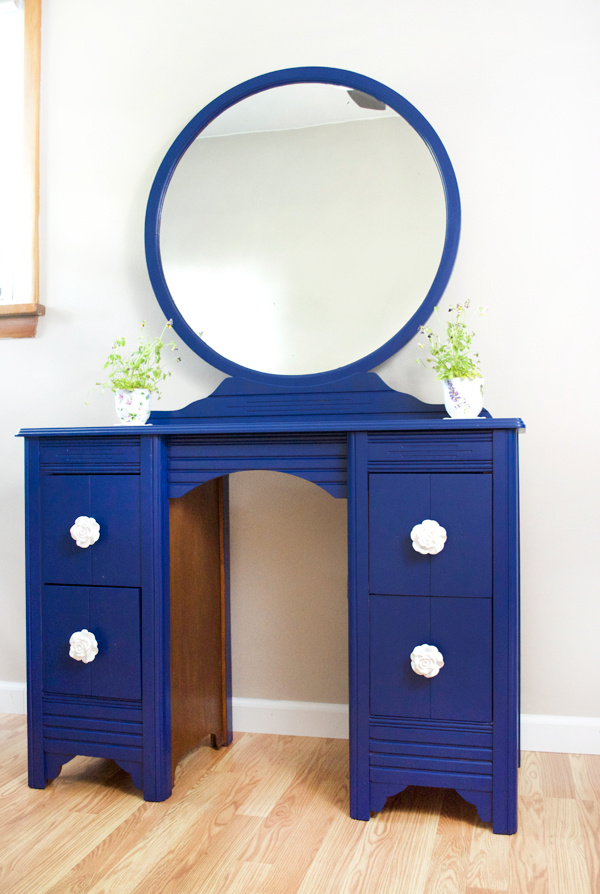 Vintage Vanity Makeover