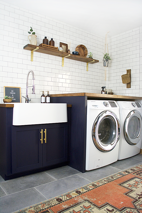 modern farmhouse laundry room