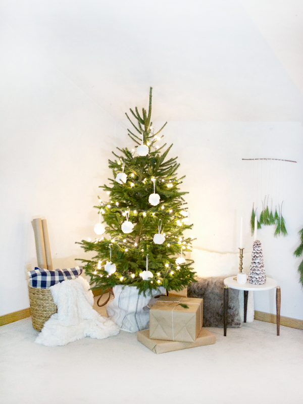 Neutral Modern Christmas Decor