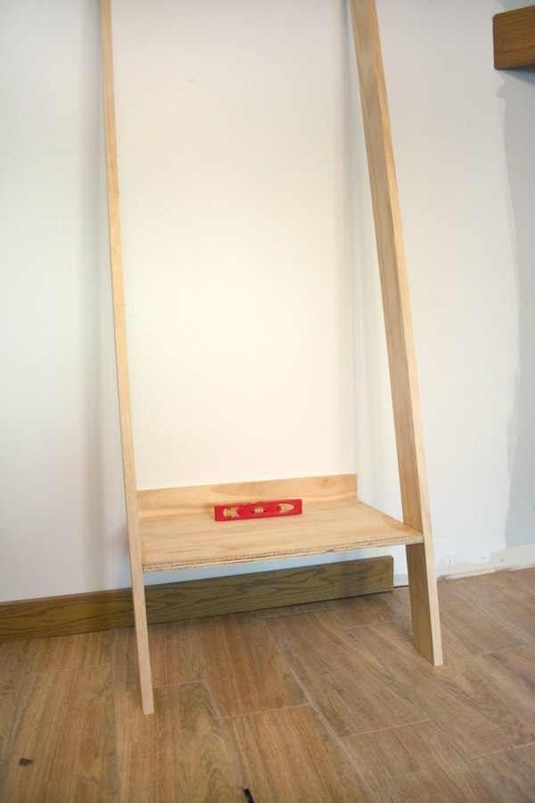 Tutorial for DIY Leaning Ladder Shelf