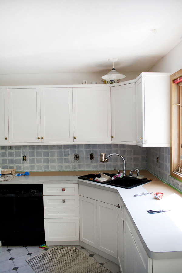 prime your tile backsplash before painting