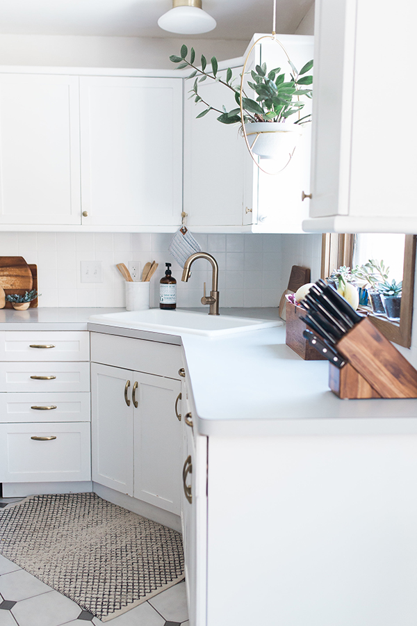 White and bright kitchen