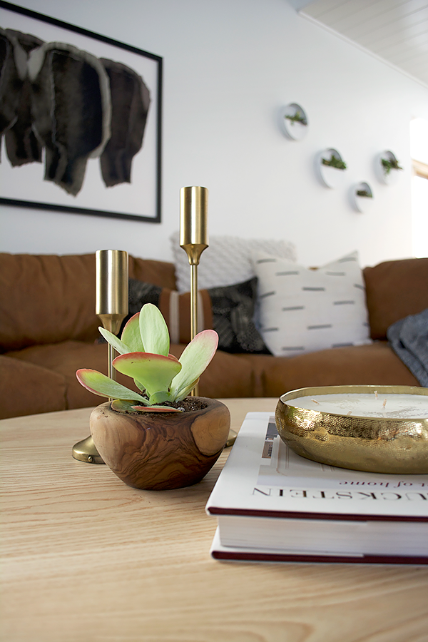 Coffee table decor on a round coffee table