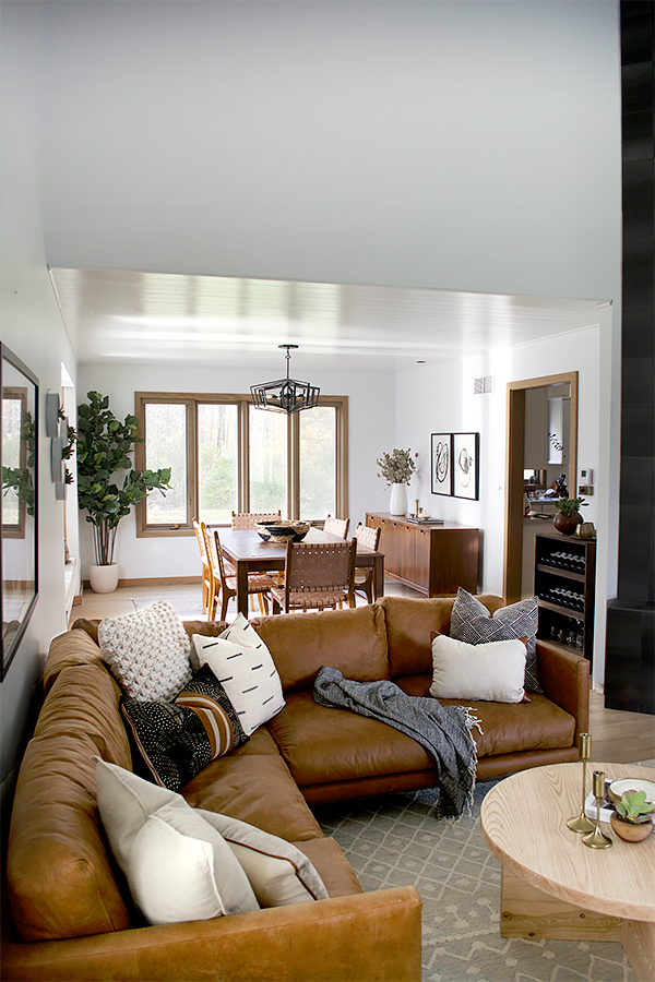 Neutral and warm living and dining room