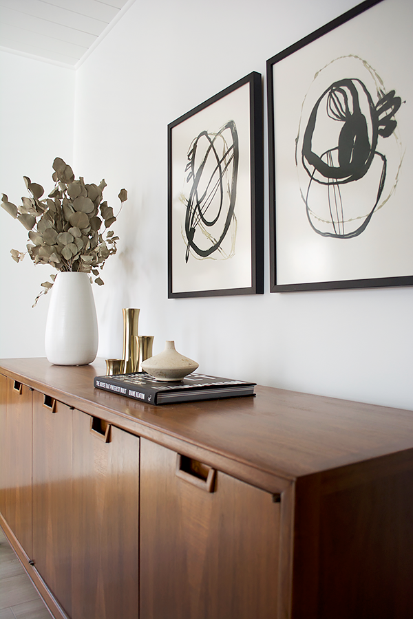 Vintage modern decor in a dining room