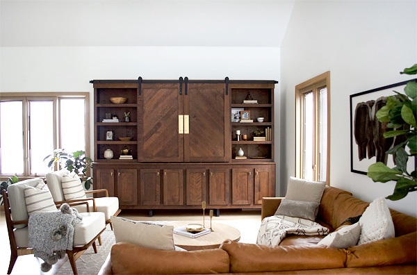 Modern Casual Living Room with Tv Unit with built in bookshelves