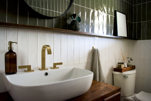 White Oval Sink in Bathroom