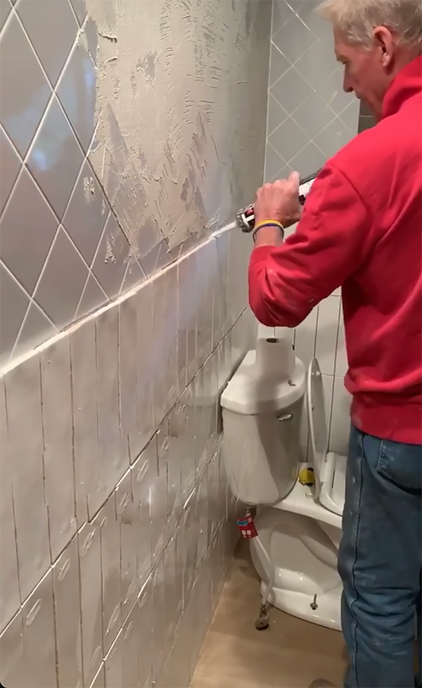 Floating Shelving in the Bathroom Brepurposed