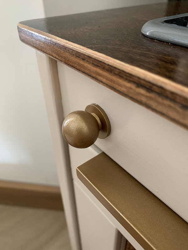 Fake Oven Knobs on Ikea Play Kitchen