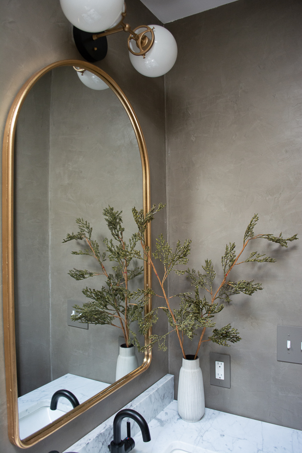 Arched mirror in a bathroom