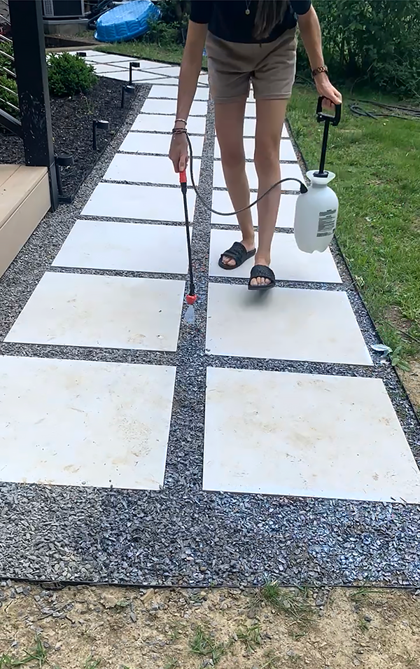 Applying Mulch Glue