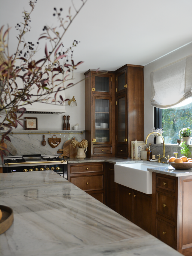 Wood Stained Kitchen Cabinets