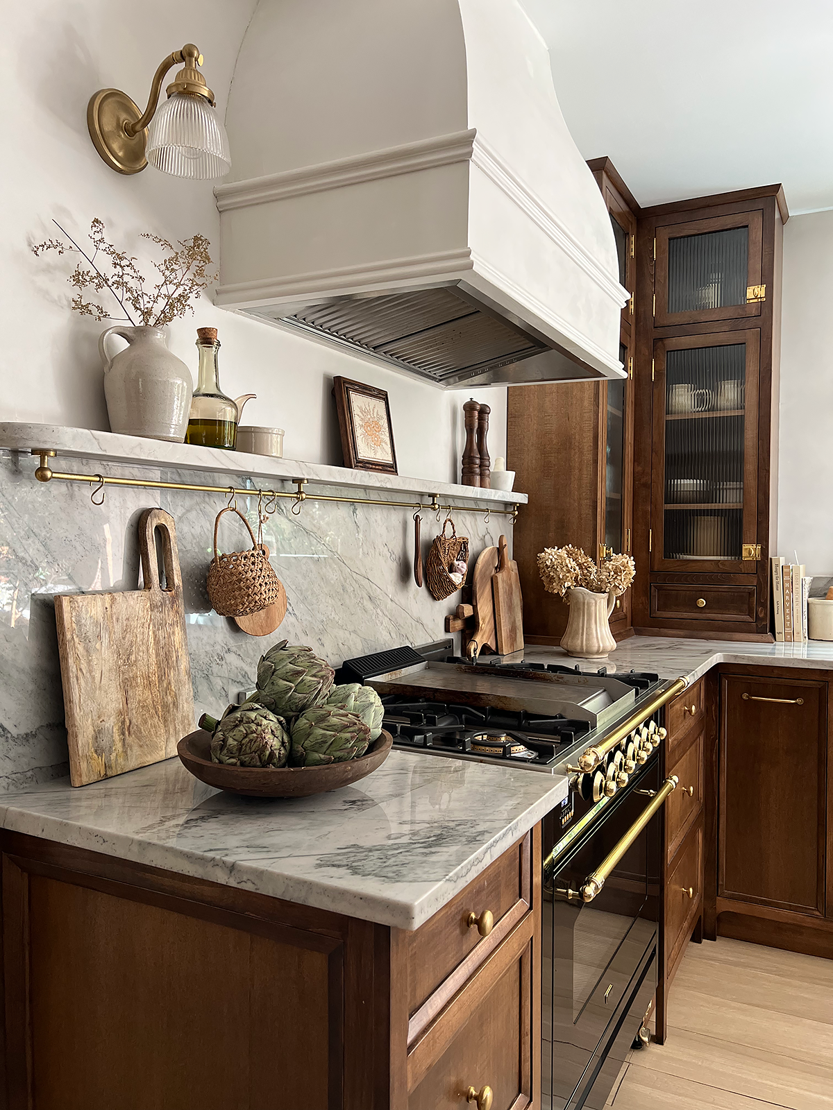 Roman Clay Walls in Kitchen with No Uppers